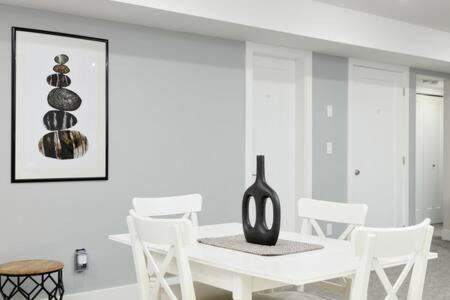 Bright New 1 Bedroom Private Secondary Basement Suite Северный Ванкувер Экстерьер фото