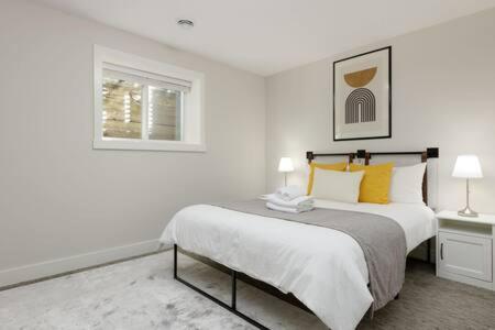 Bright New 1 Bedroom Private Secondary Basement Suite Северный Ванкувер Экстерьер фото
